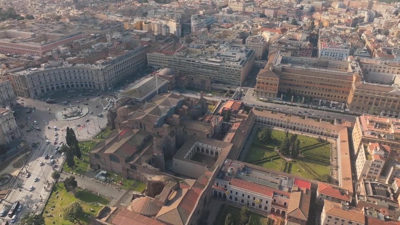 Roma, Italias hovedstad, med Piazza della Repubblica, høyt luftfoto fra drone.