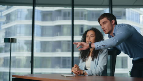 Colleagues-discussing-invisible-screen-at-office-closeup.-Future-technologies