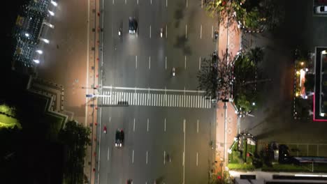 Vista-Superior-De-Drones-De-Hero-Street-En-La-Noche-En-Surabaya,-Java-Oriental,-Indonesia