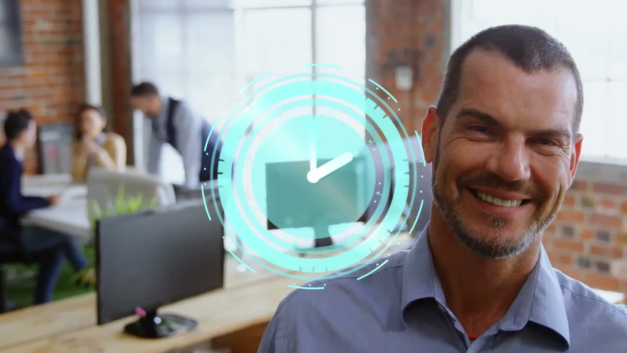 animación del reloj moviéndose rápido sobre el hombre de negocios sonriente en la oficina