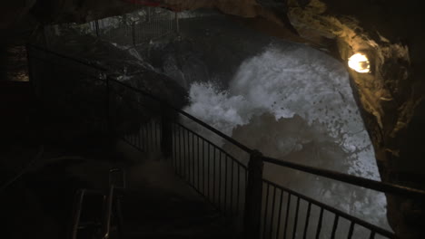 flujo y reflujo en la gruta de rosh hanikra