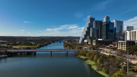 Aerial-view-around-traffic-on-the-Congress-Avenue-Bridge,-autumn-in-Austin-city,-US