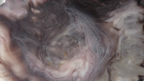 video de movimiento abstracto de ebullición de fluido blanco grisáceo