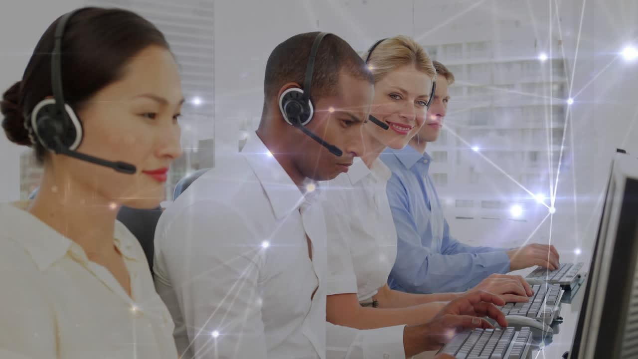 전화 헤드 ⁇ 을 착용 한 사업가 들 을 통한 연결 네트워크 의 애니메이션