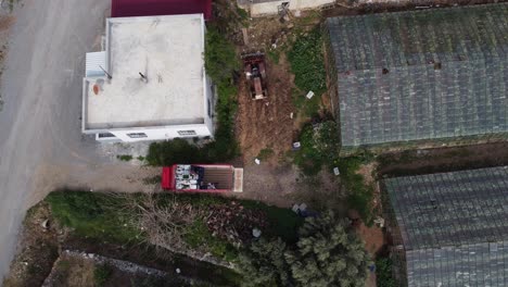 Camión-Agricultor-Drone-Aéreo-Acercándose-Al-Invernadero