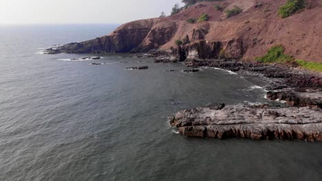 la playa de candolim está ubicada en el distrito de goa del norte en el estado de goa, en la india