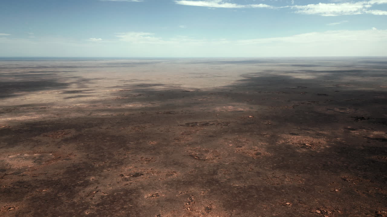 끝없는 벌거벗은 자연, 사막, 호주 아웃백이 내려다보이는 공중 전망 - 팬, 드론 샷