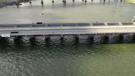 Aerial-reverse-reveal-of-the-Kentucky-Dam