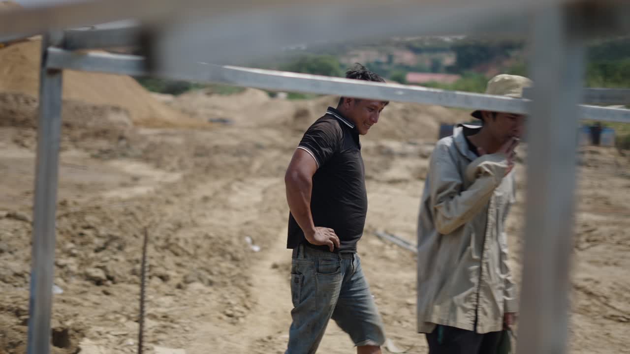 trabajador de la construcción en un sitio de trabajo