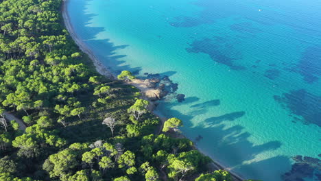 Porquerolles-Klares-Wasser-Idyllischer-Strand-Courtade-Frankreich-Paradies-Reiseziel