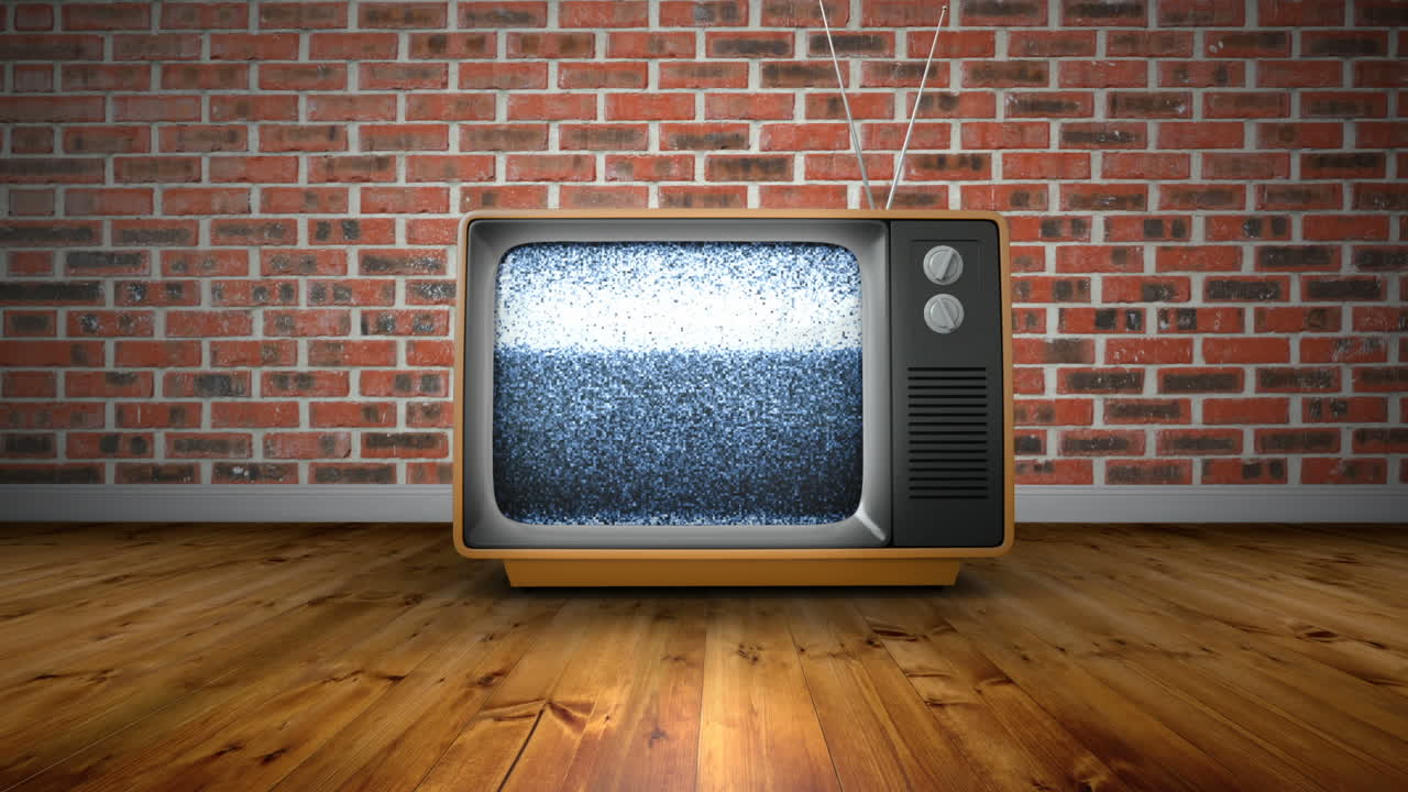 Zoom su vecchia TV retrò senza segnale su sfondo di muro di mattoni rossi