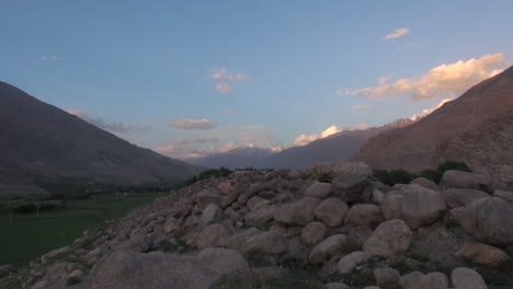 Vista-Del-Río-Pamir,-Afganistán-Y-Panj-A-Lo-Largo-Del-Corredor-Wakhan