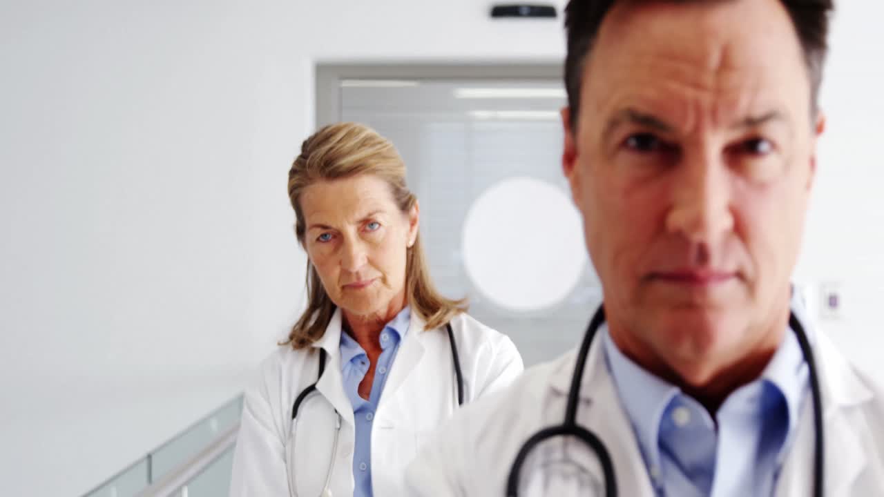 수술실 에 서 있는 의사 들 의 초상화