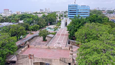 Aerial-fpv-flight-over-Parque-de-la-Independencia-with-famous-Museum---White-marble-mausoleum-in-Santo-Domingo,-Dominican-Republic