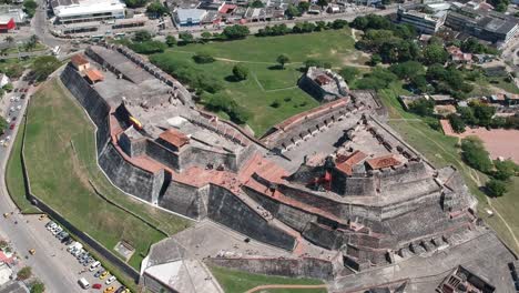 Drone-flying-over-San-Felipe-de-Barajas-Castle-in-Cartagena-de-Indias,-Colombia