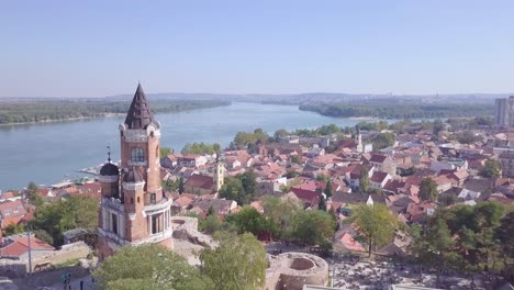 fantástica toma aérea del establecimiento de la torre gardos en zemun, día de verano 4k