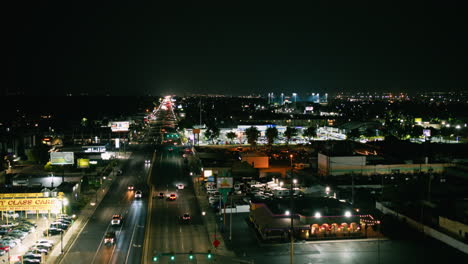 vista aérea de la ciudad por la noche
