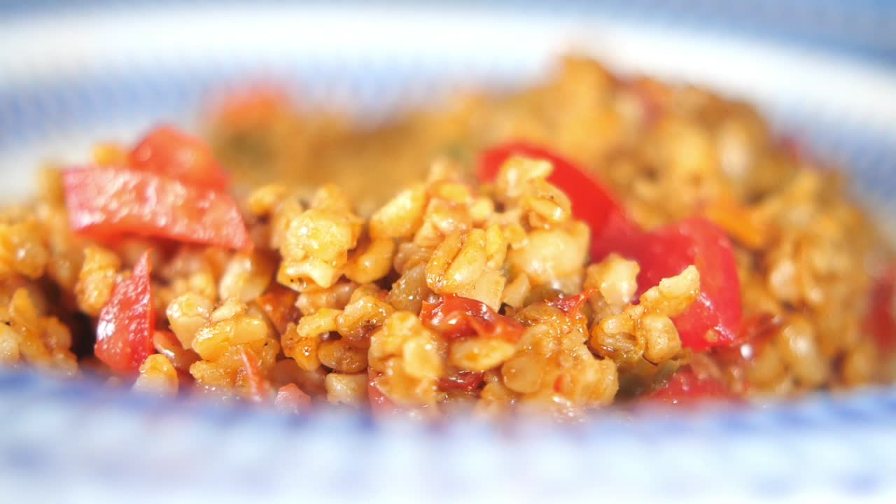 토마토와 함께 불구르 러드