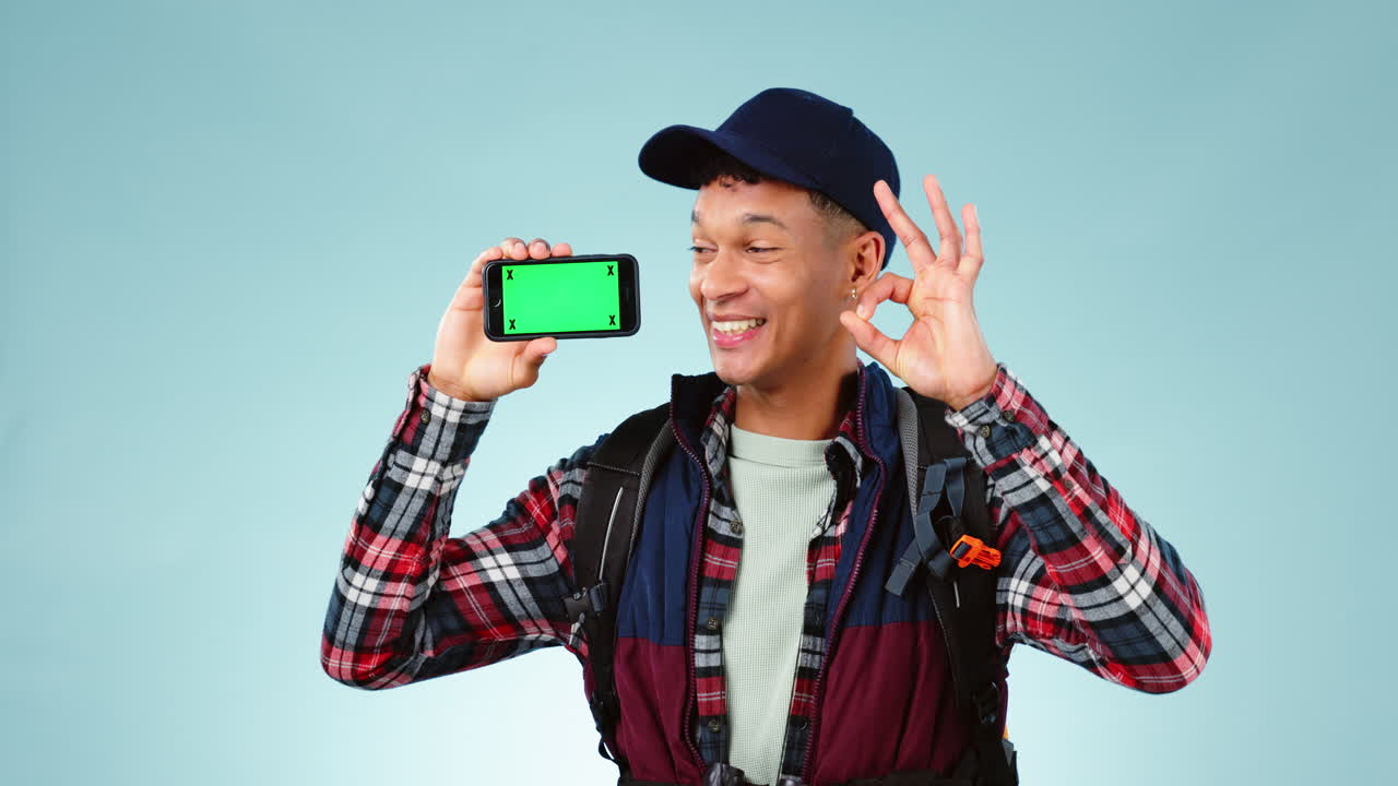 cara de hombre feliz, sí o pantalla verde en un teléfono