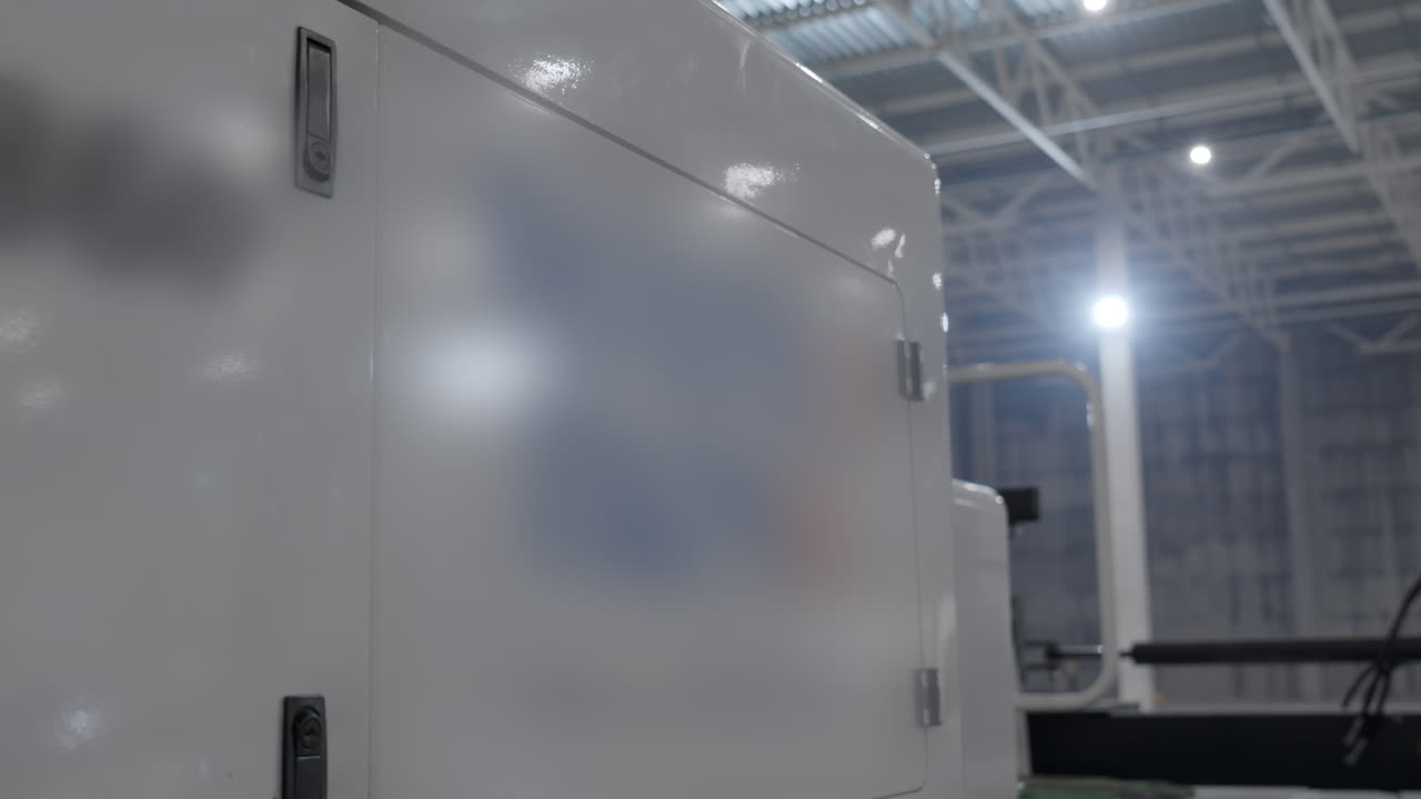 generador industrial o panel de equipo en un almacén