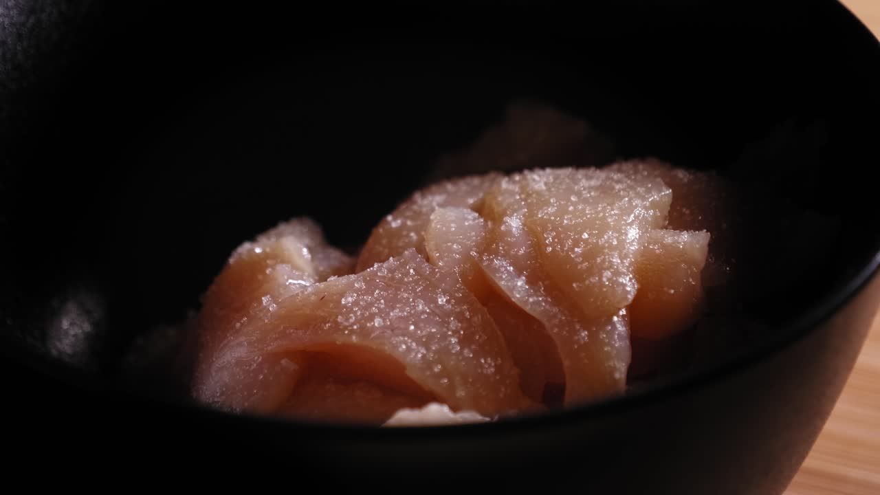 닭고기 양념: 메밀 국수, 닭고기 및 야채 요리