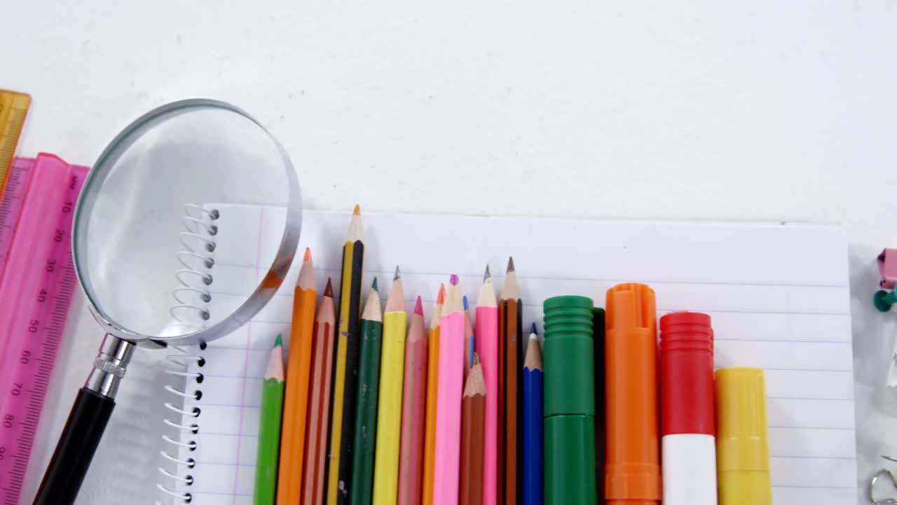 ⁇ 색 배경 에 있는 각종 서류