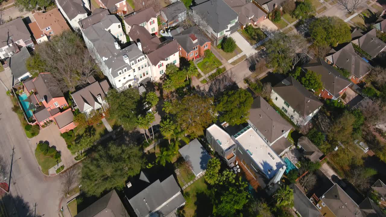 antena de autos en la autopista 59 sur en houston, texas en un día soleado