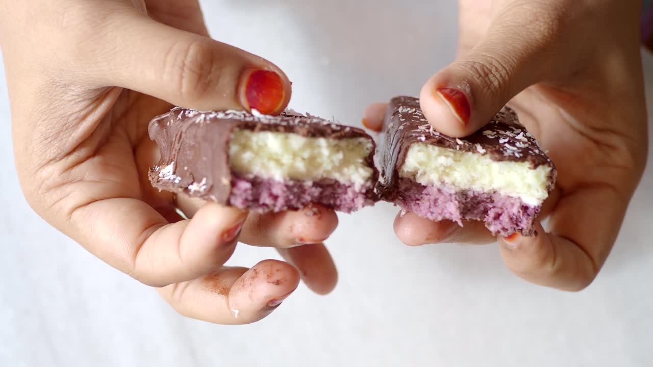 barras de chocolate y coco hechas en casa