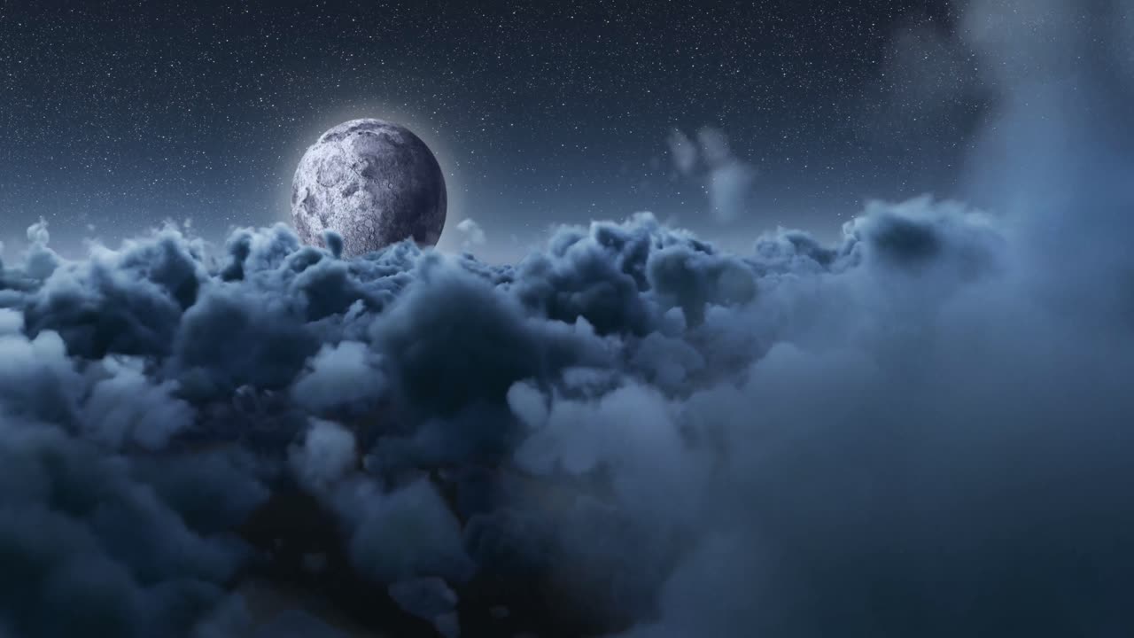 Nuvens esfumaçadas em um céu escuro