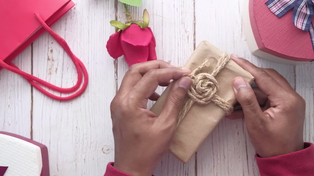 envoltura de regalos y día de san valentín