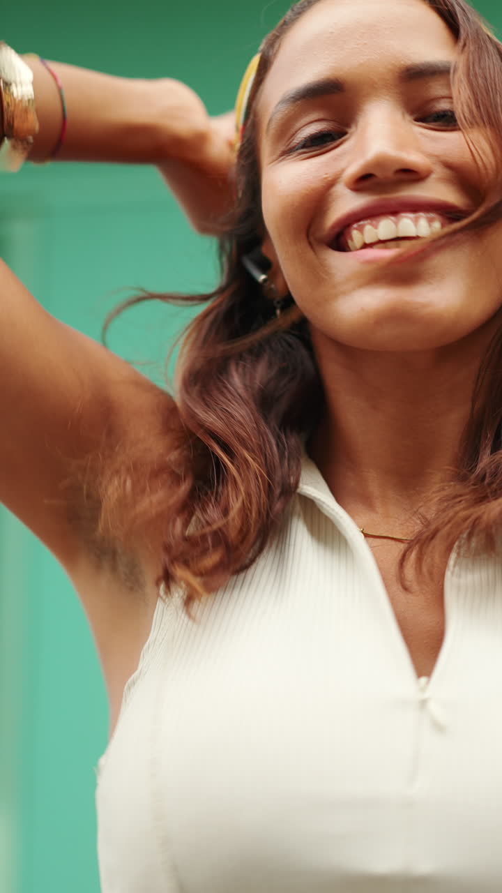 Mujer con pañuelo en la cabeza