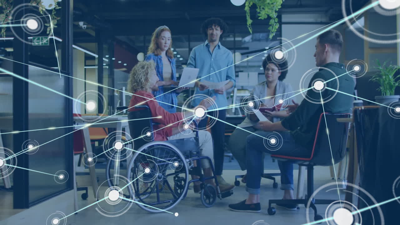 사무실에서 다양한 사업가들과의 연결 네트워크의 활성화