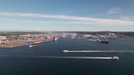 Boat-and-ferry-traffic-in-Seattle's-harbor,-4K-aerial