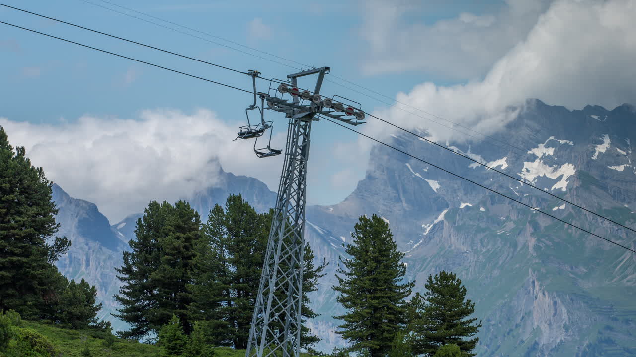 Schweizer Seilbahn 4K 01