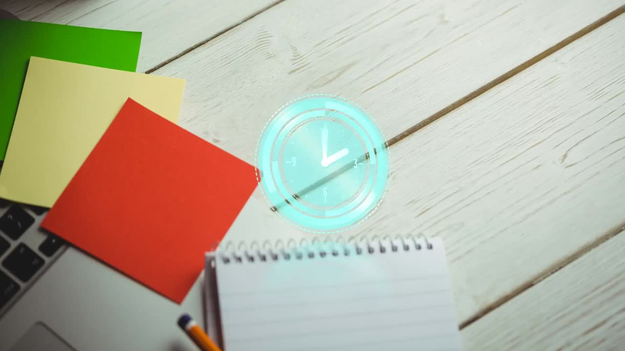 책상 위의 노트북 위의 시계의 애니메이션