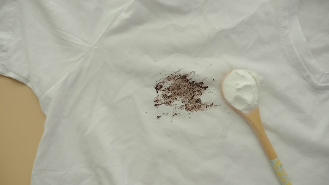 베이킹 소다 로 커피 얼룩 을 제거 하는 방법