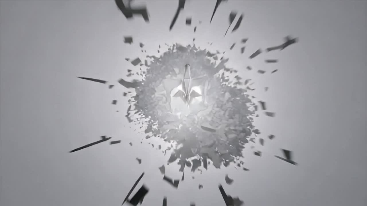 La telecamera si allontana, l'uccello di origami si ritrae, esplodendo in un lampo bianco e frammenti su uno sfondo grigio.