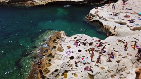 Zeitraffervideo-Aus-Malta,-St.-Peter&#39;s-Pool-An-Einem-Sonnigen-Sommertag