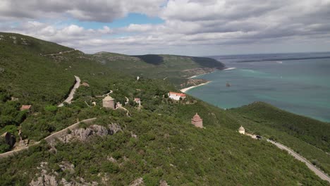 parque natural de arrabida y el océano atlántico, vista aérea de portugal 04