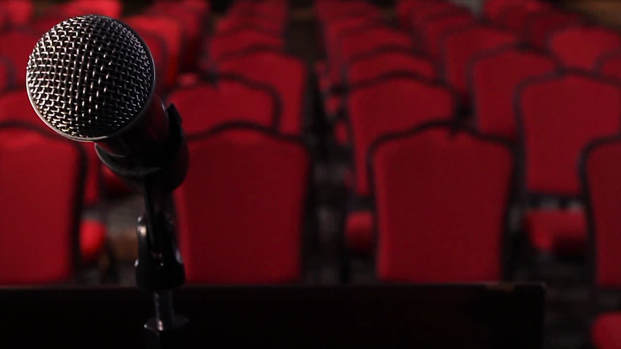 회의실에 있는 마이크