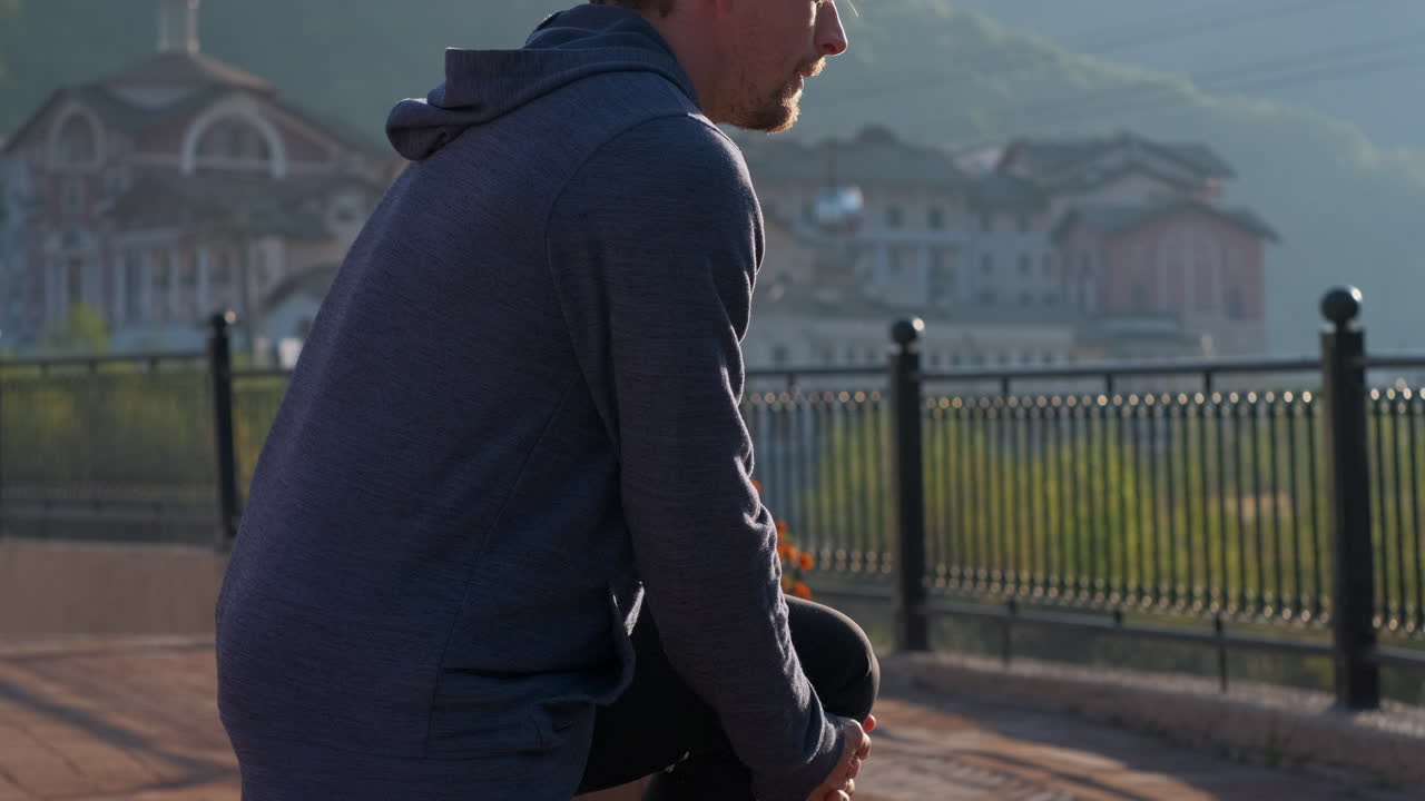 야외에서 스트레칭하는 남자