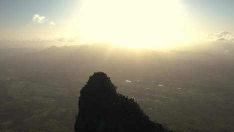 4K-drone-shot-of-a-mountain-peak-covered-with-trees-and-beautiful-landscape-during-sunset-at-Border-Ranges-National-Park,-New-South-Wales-in-Australia