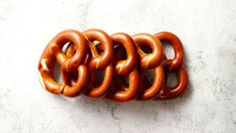 Row-of-fresh-baked-brown-salty-pretzel-bread