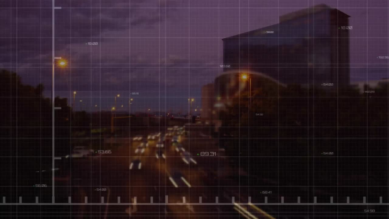 animación del procesamiento de datos estadísticos a través de la red de red contra la vista aérea del tráfico nocturno de la ciudad.