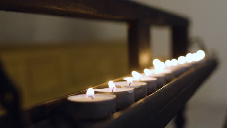 velas en la iglesia