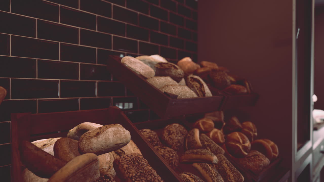 выставка пекарни с свежим хлебом