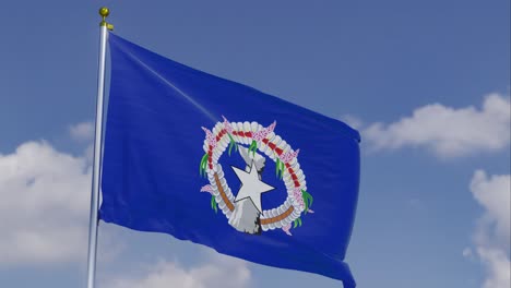 Bandera-De-Las-Islas-Marianas-Del-Norte-Moviéndose-En-El-Viento-Con-Un-Cielo-Azul-Claro-En-El-Fondo,-Nubes-Moviéndose-Lentamente,-Asta-De-Bandera,-Cámara-Lenta