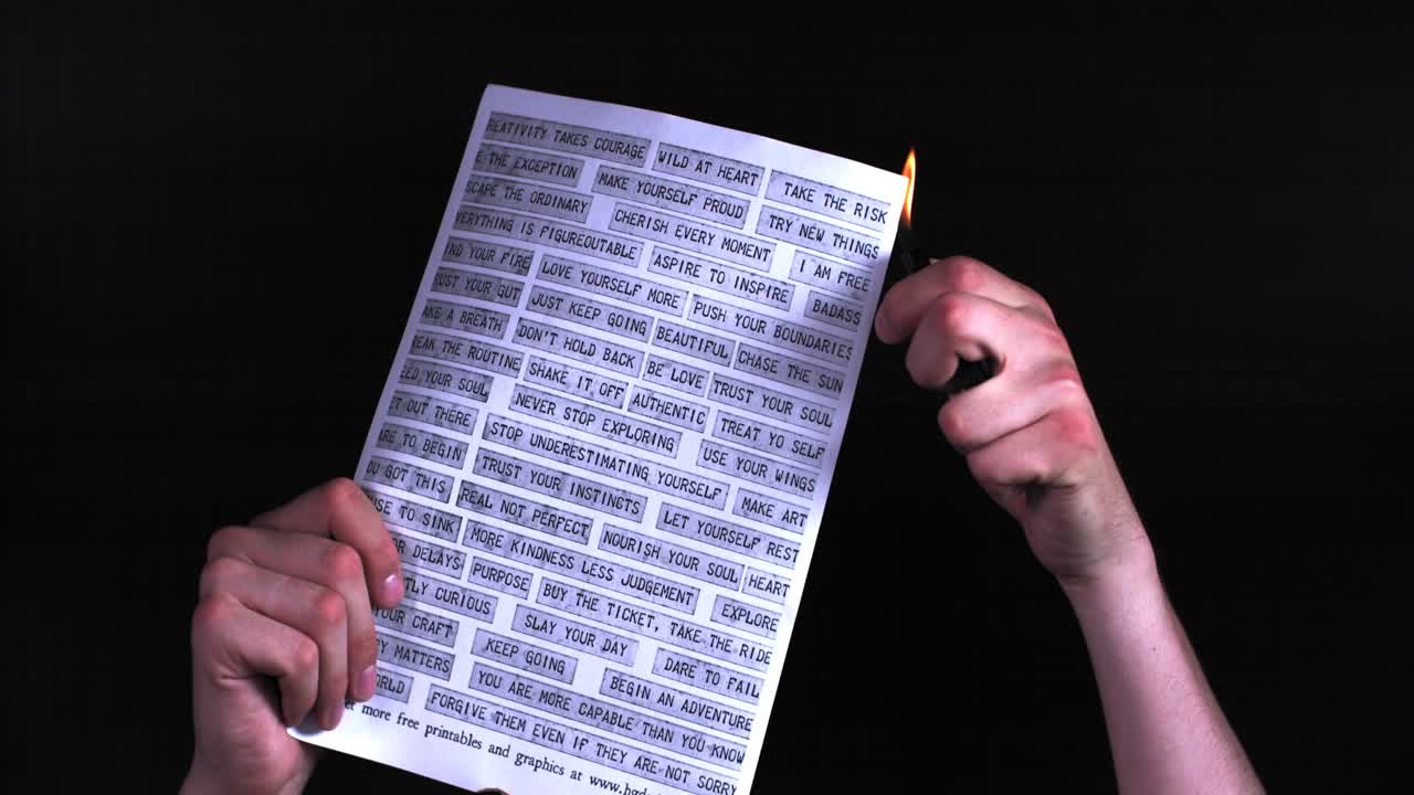 동기 부여 인용구가 불타고 있습니다.