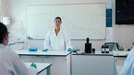 ciencia, pregunta y una profesora asiática
