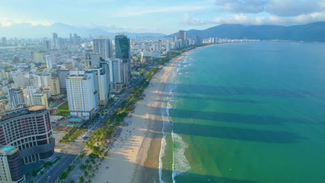 aéreo idílico playa vietnamita hoteles y resorts de la costa my khe, da nang, vietnam